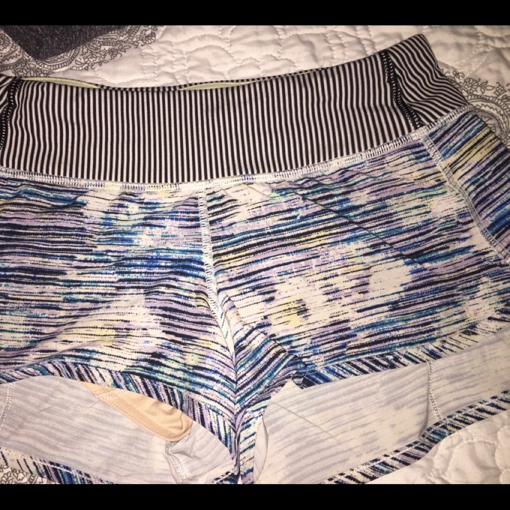 Blurry Belle lululemon Speed Shorts Sz 2 EUC